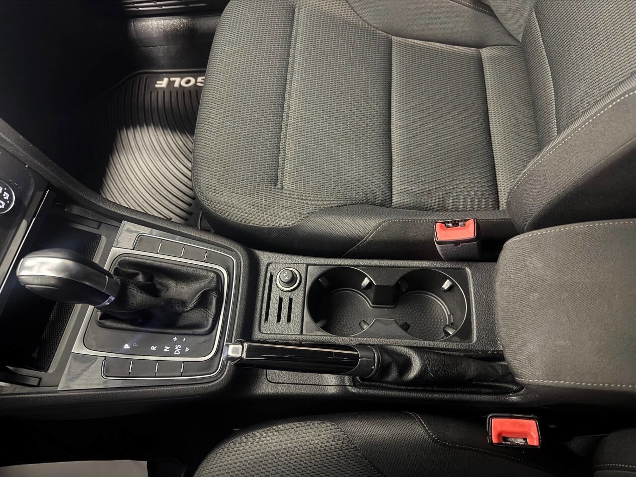 Used 2018 Volkswagen Golf S image 32