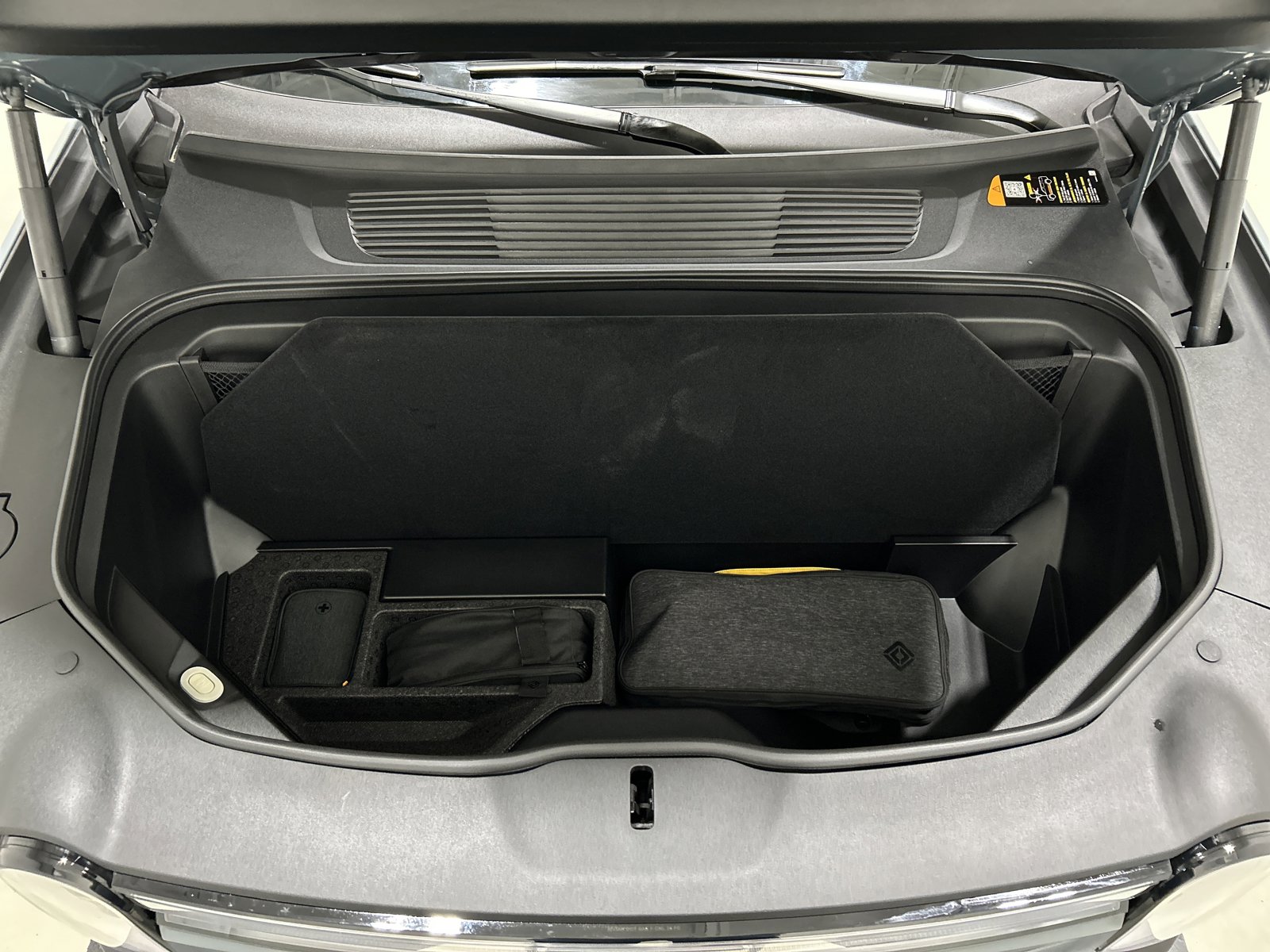 Used 2025 Rivian R1S Premium AWD/4WD image 14
