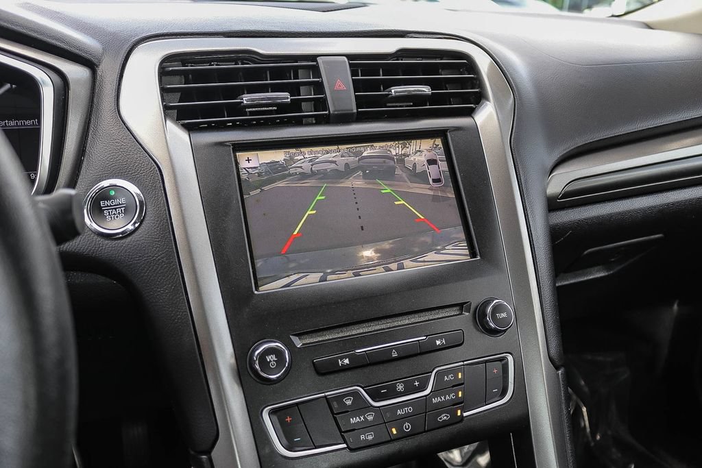Used 2017 Ford Fusion SE w/ Equipment Group 201A FWD image 26