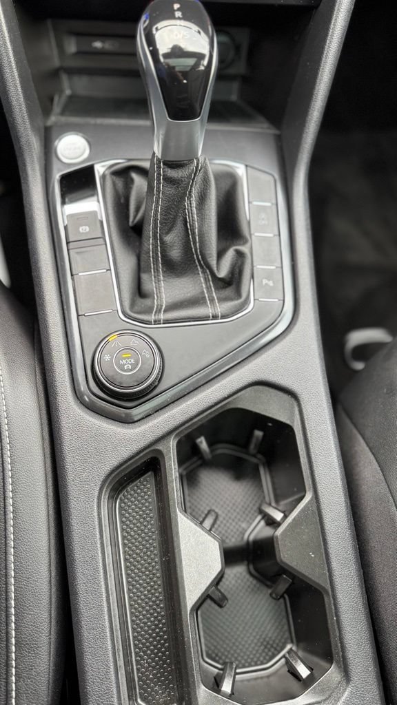 Used 2023 Volkswagen Tiguan SE R-Line AWD/4WD image 23