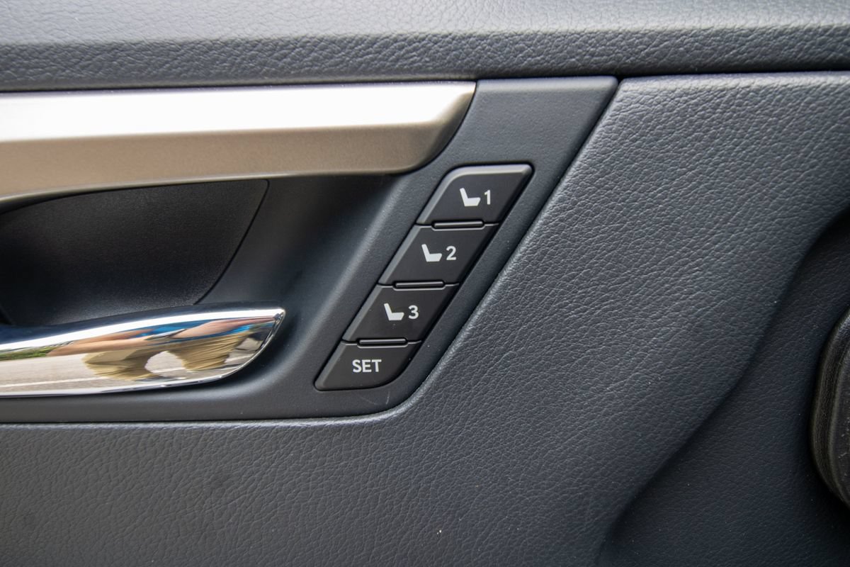 Used 2019 Lexus RX 350L FWD w/ Premium Package image 11