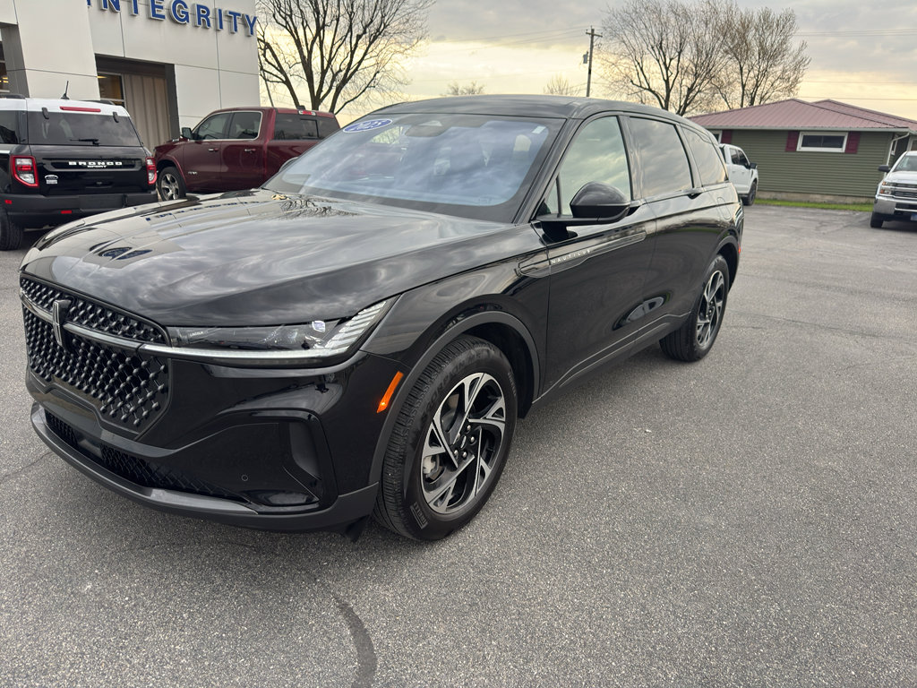 Used 2025 Lincoln Nautilus Premier w/ Jet Appearance Package AWD/4WD image 4