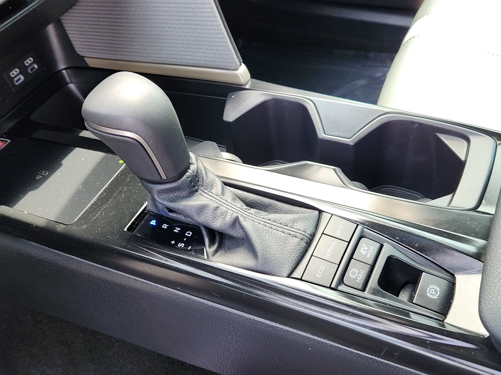 Certified 2025 Toyota Camry SE w/ Convenience Package image 15