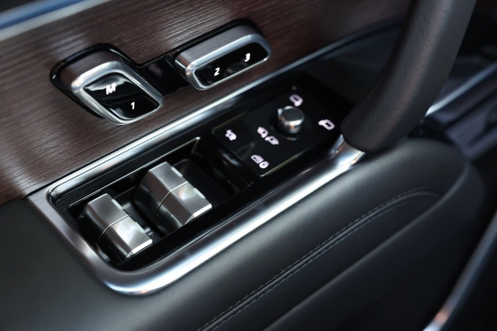 Used 2023 Land Rover Range Rover Long Wheelbase Autobiography image 36