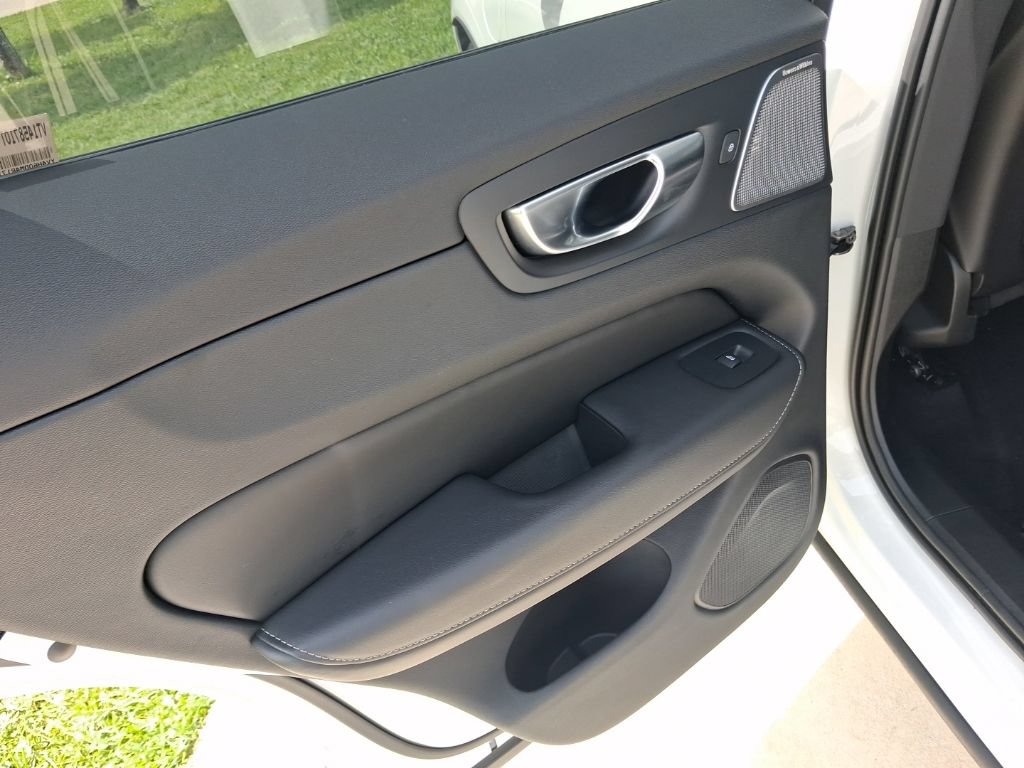 Certified 2024 Volvo XC60 T8 Ultimate AWD/4WD image 11