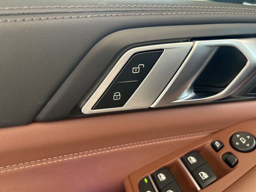 Used 2025 BMW X5 xDrive50e image 51