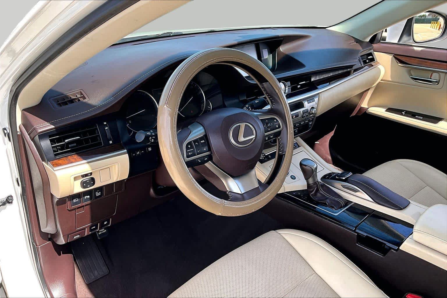 Used 2018 Lexus ES 350 w/ Navigation System Package FWD image 18