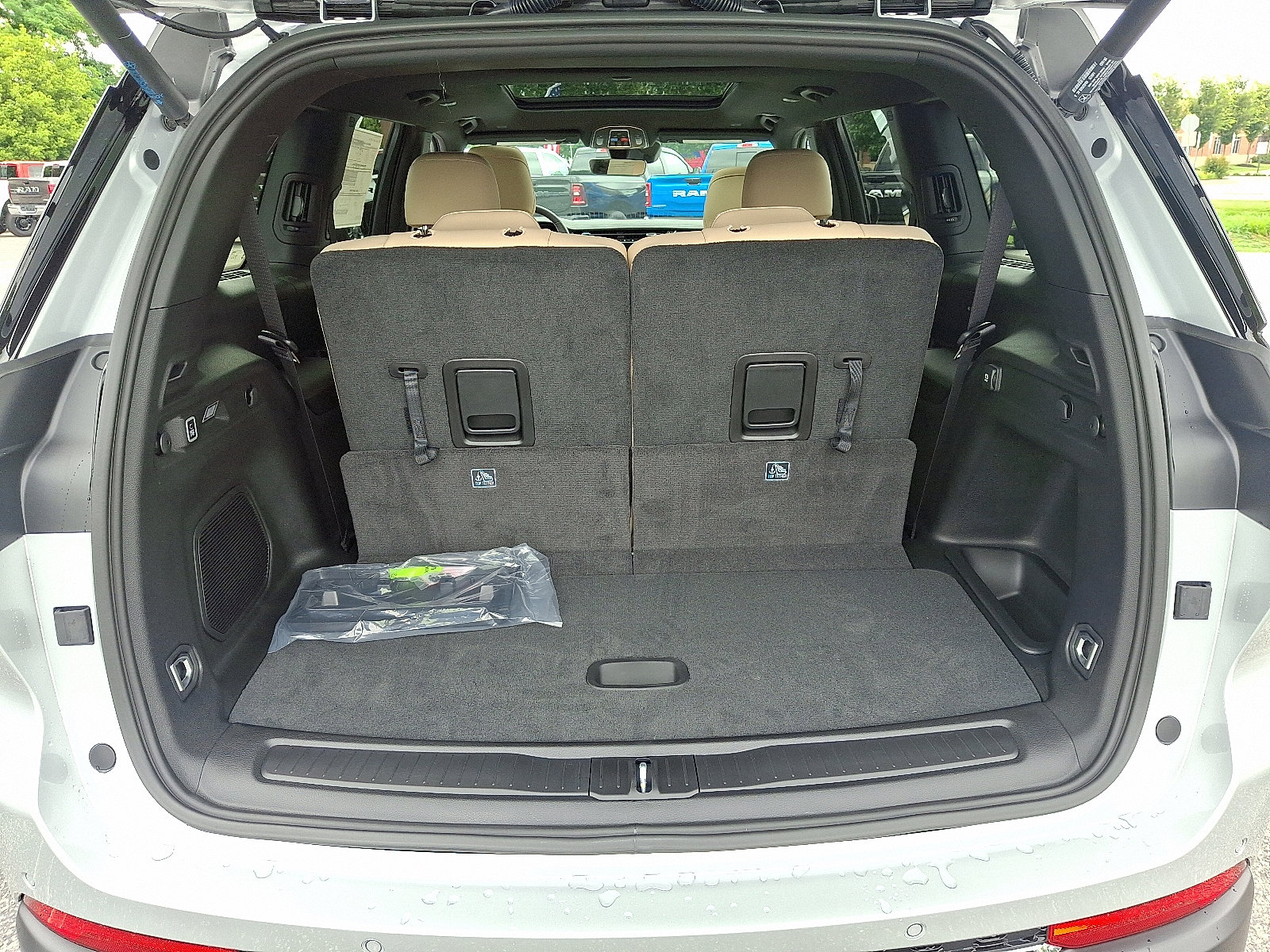 Used 2025 Jeep Grand Cherokee L Limited w/ Trailer Tow Package image 22