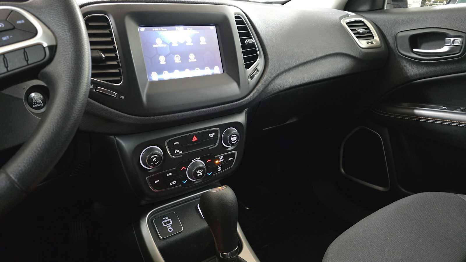 Used 2018 Jeep Compass Sport w/ Tech Group FWD image 33