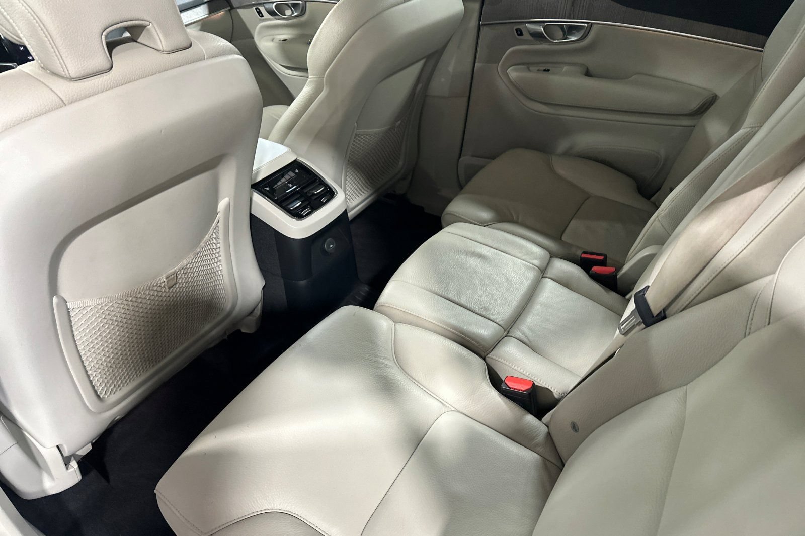 Certified 2024 Volvo XC90 T8 Plus w/ Protection Package Premier AWD/4WD image 5