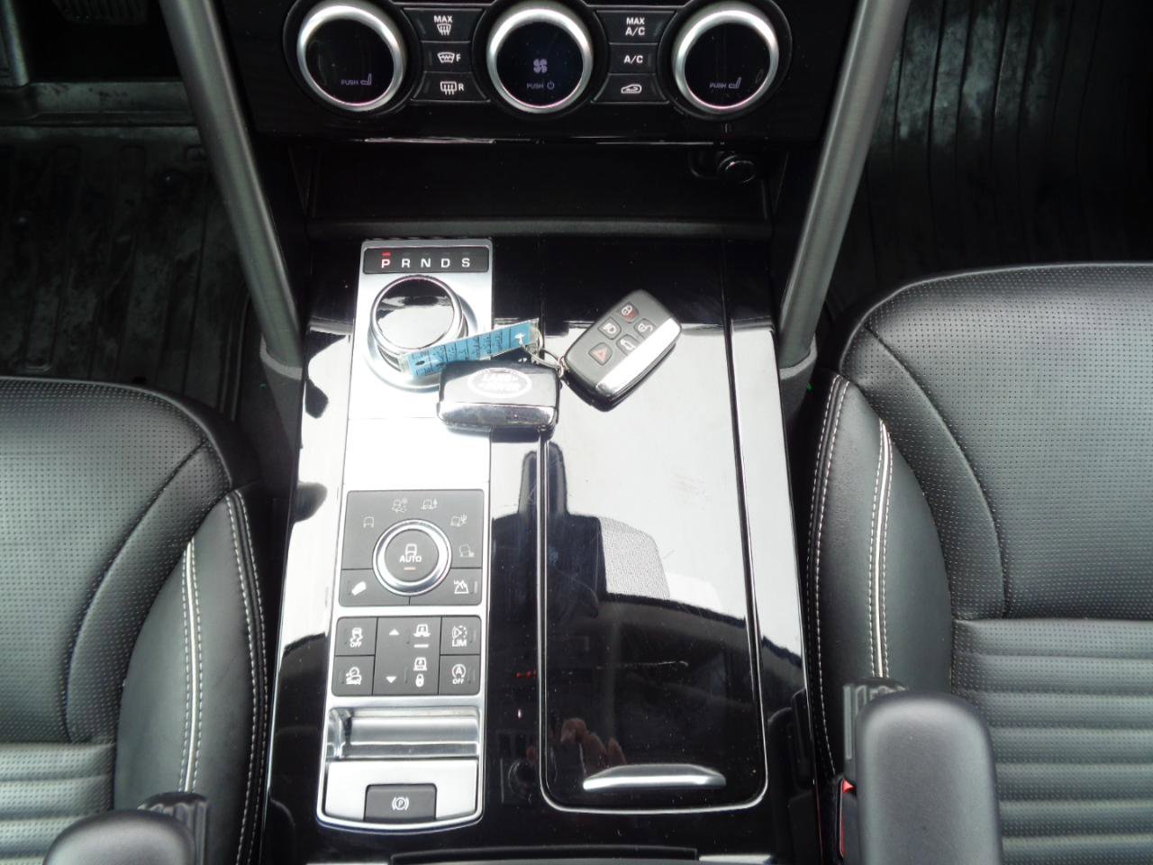 Used 2017 Land Rover Discovery First Edition image 36