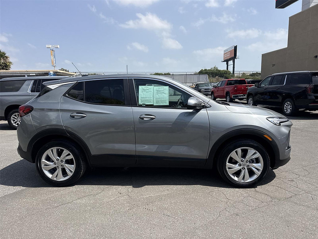 Used 2025 Buick Encore GX Preferred FWD image 2