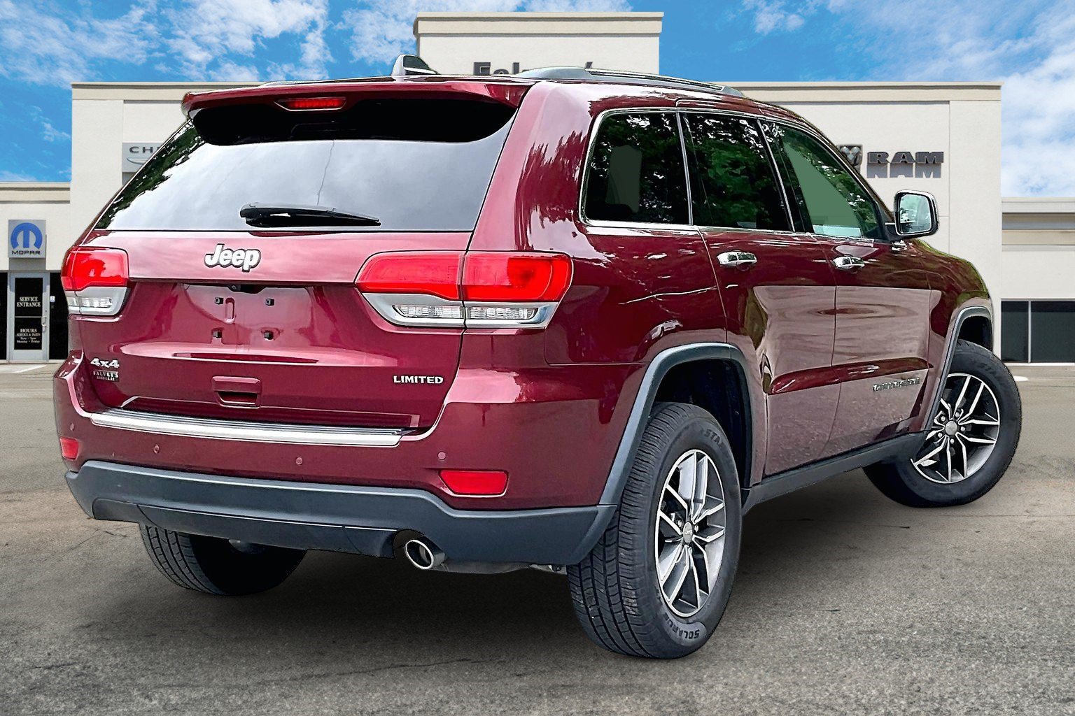 Used 2018 Jeep Grand Cherokee Limited AWD/4WD image 2