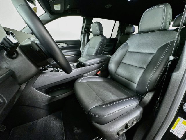 Used 2026 Chevrolet Traverse LT AWD/4WD image 11
