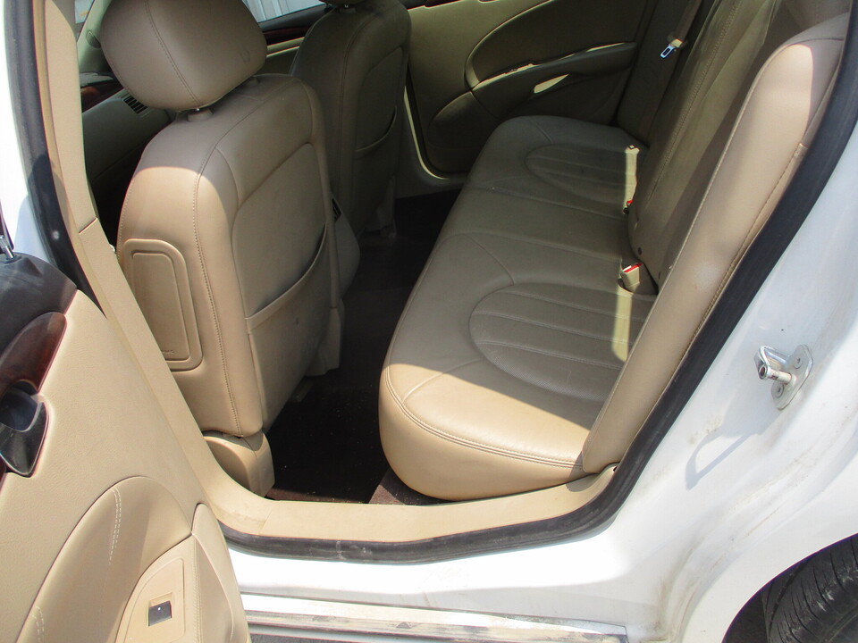 Used 2007 Buick Lucerne CXS w/ Driver Confidence Package FWD image 24