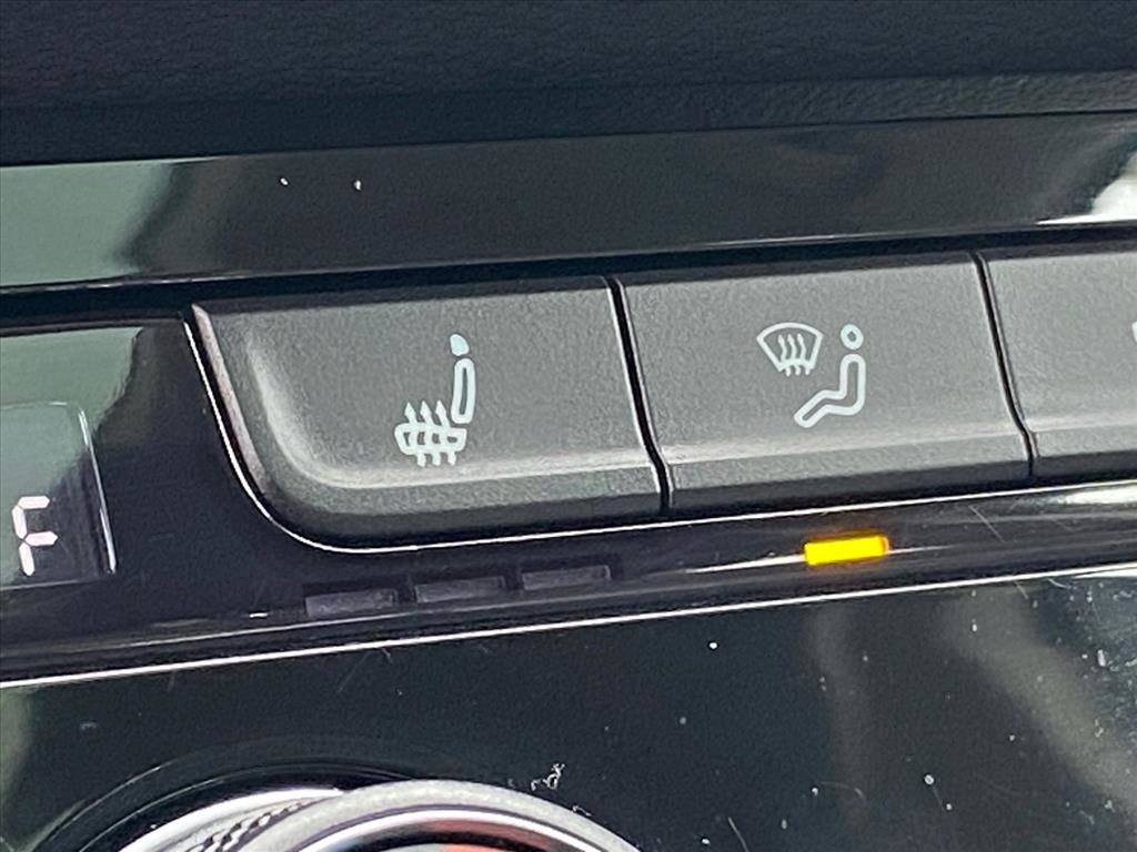 Used 2024 Volkswagen Taos SE w/ Panoramic Sunroof Package image 18