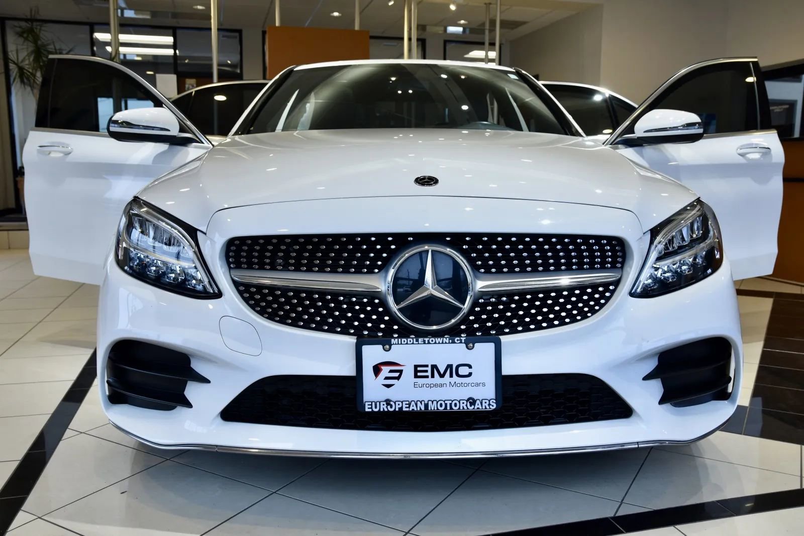 Used 2020 Mercedes-Benz C 300 4MATIC Sedan image 2