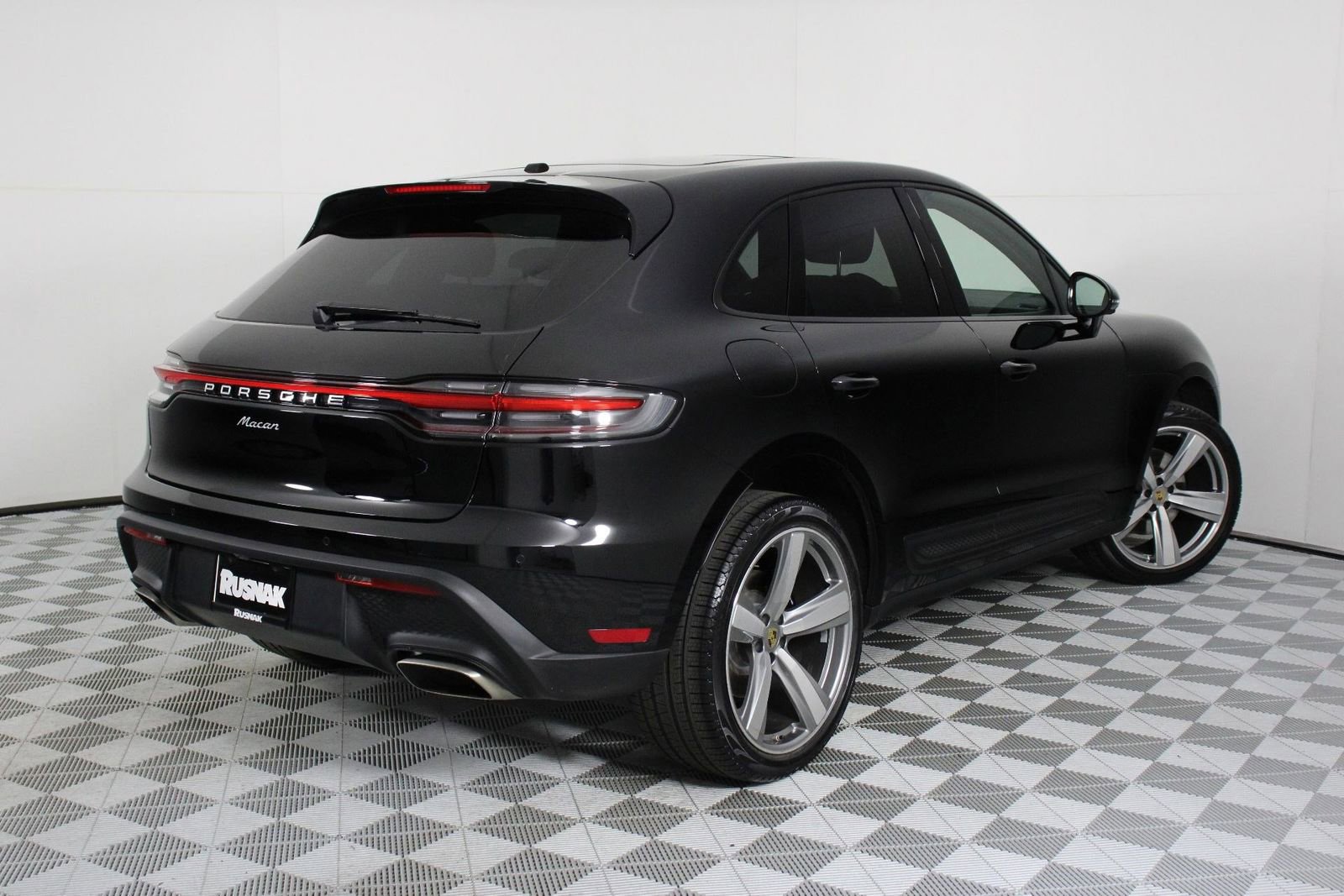Certified 2025 Porsche Macan AWD/4WD image 7