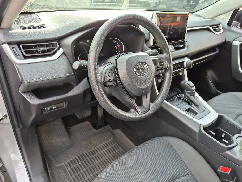 Used 2025 Toyota RAV4 LE AWD/4WD image 13