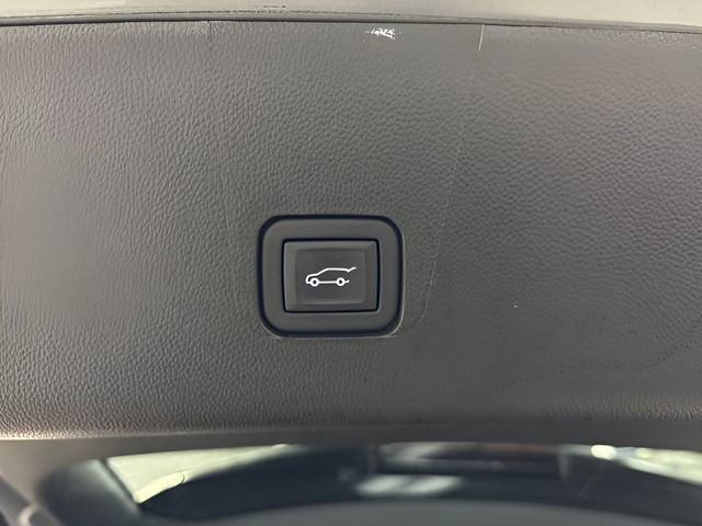 Used 2023 Chevrolet Traverse RS image 22