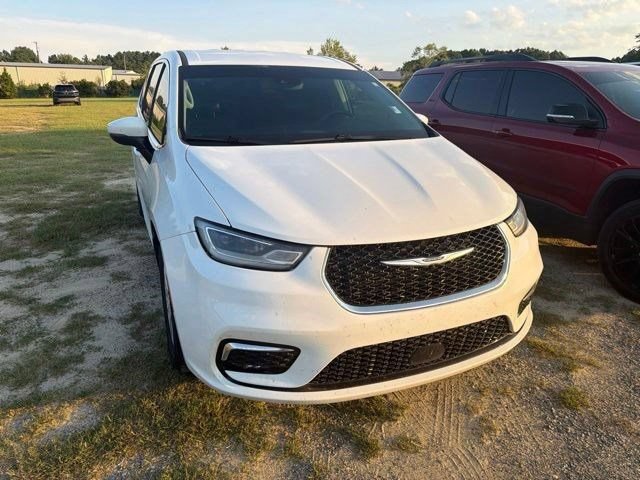 Used 2023 Chrysler Pacifica Touring-L FWD image 20