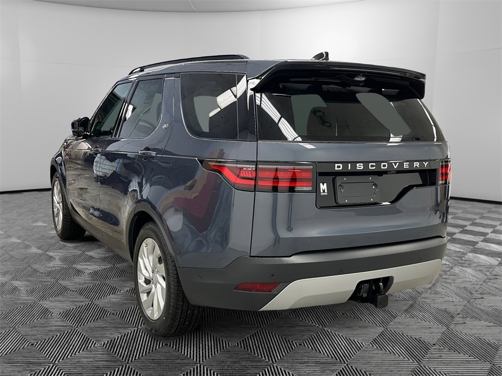 New 2026 Land Rover Discovery S image 3