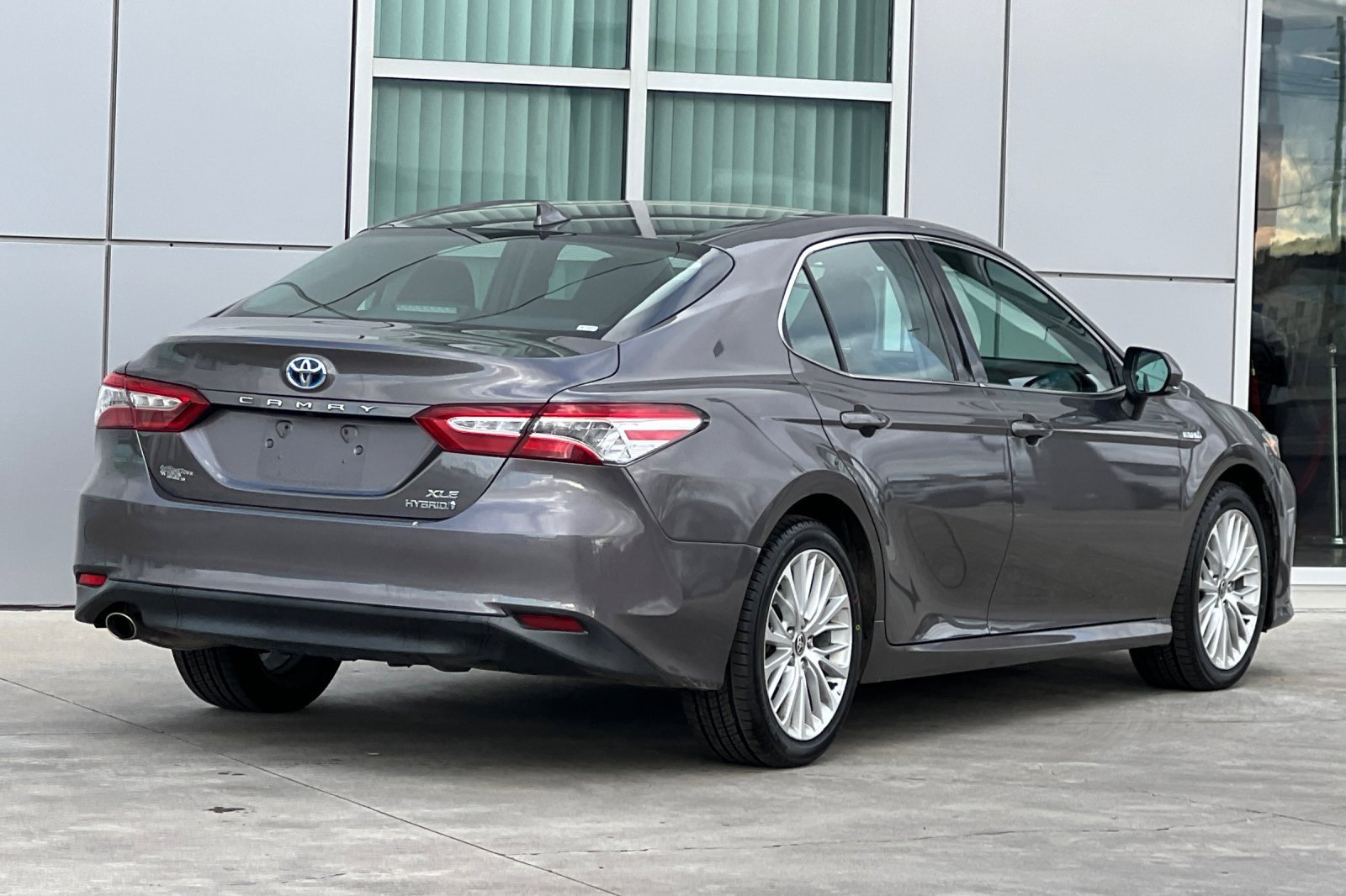 Certified 2020 Toyota Camry XLE w/ Sunroof Package image 4