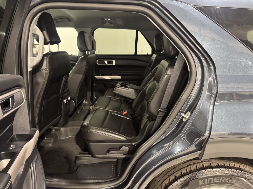 Used 2022 Ford Explorer XLT AWD/4WD image 19