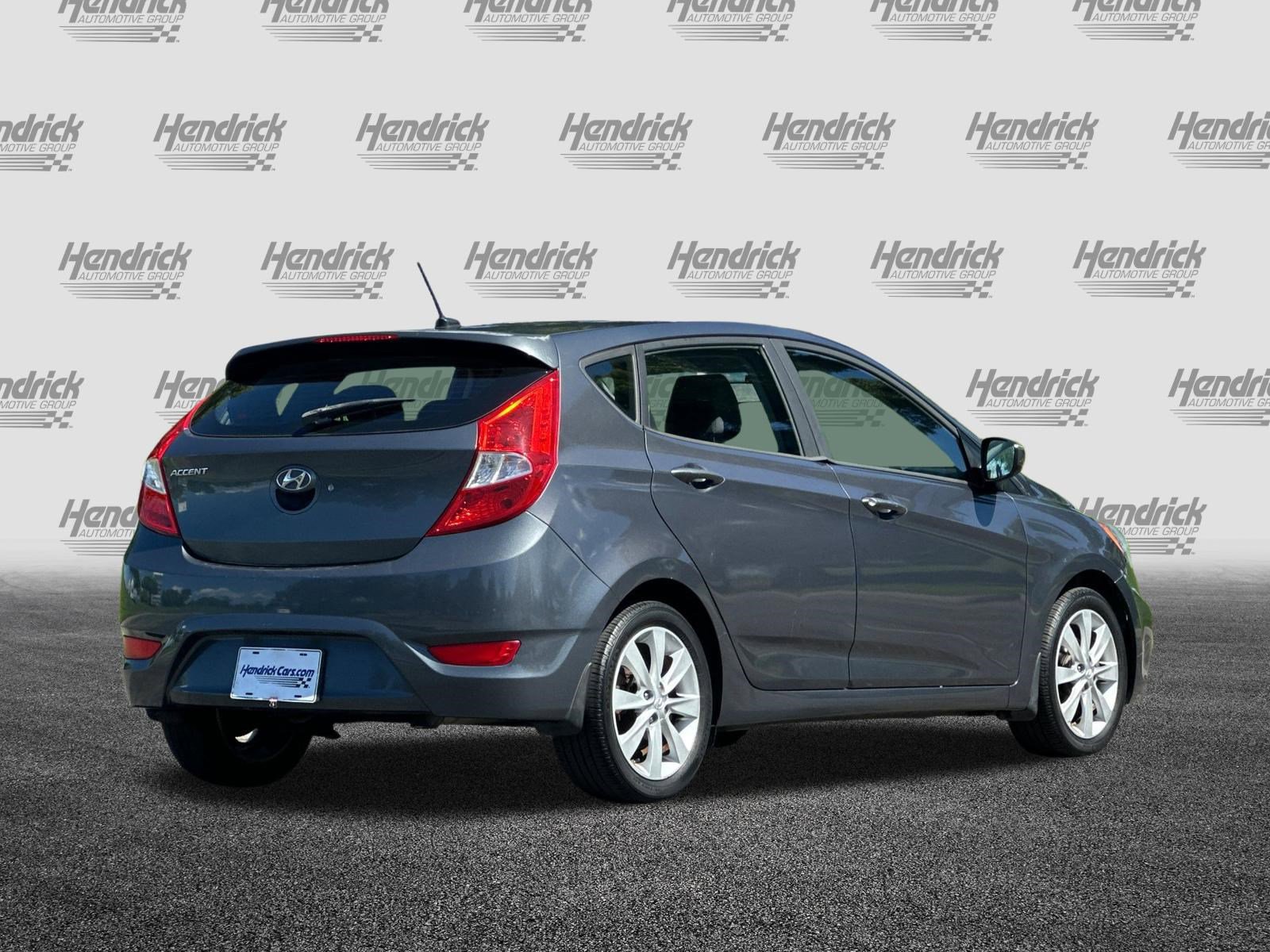 Used 2012 Hyundai Accent SE FWD image 5