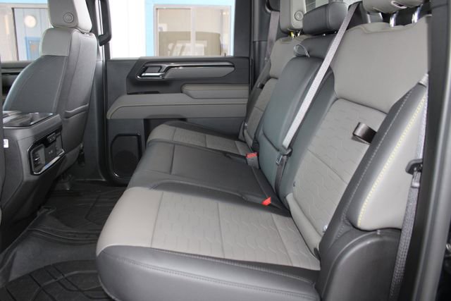 Used 2025 Chevrolet Silverado 2500 ZR2 w/ Technology Package image 22
