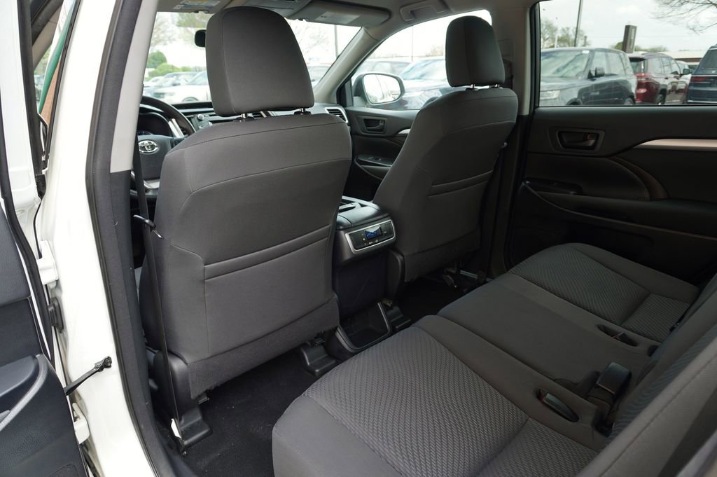 Used 2016 Toyota Highlander LE image 21
