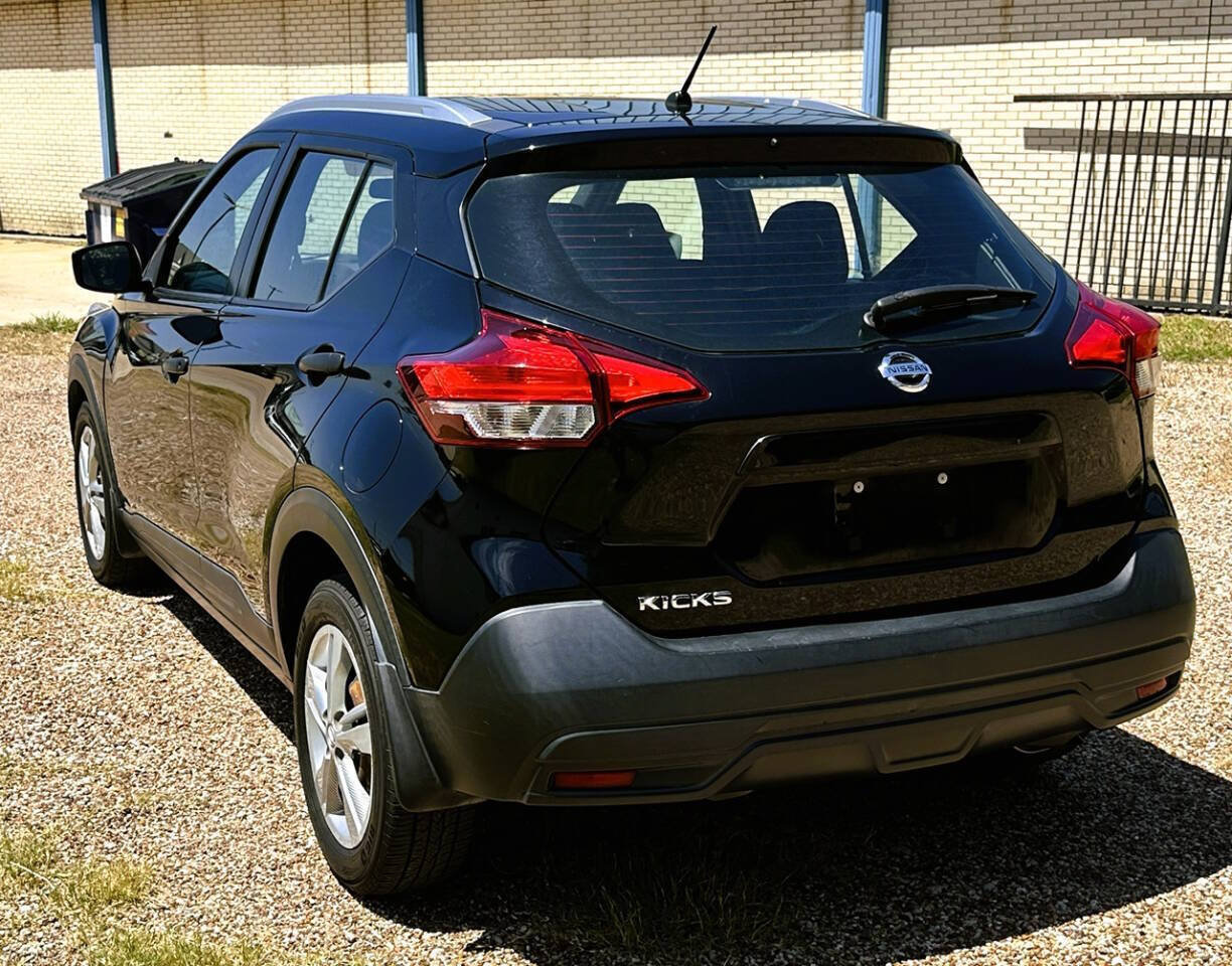 Used 2019 Nissan Kicks S FWD image 7
