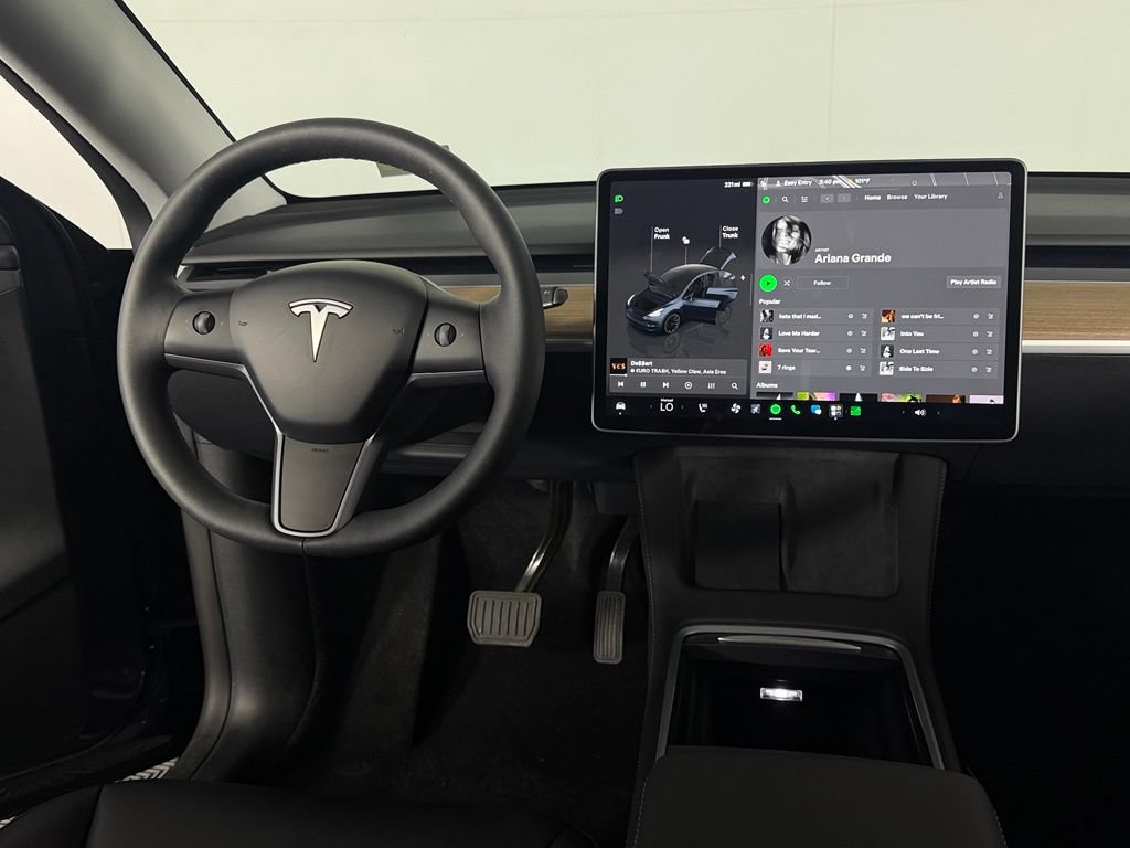 Used 2025 Tesla Model Y Long Range RWD image 13