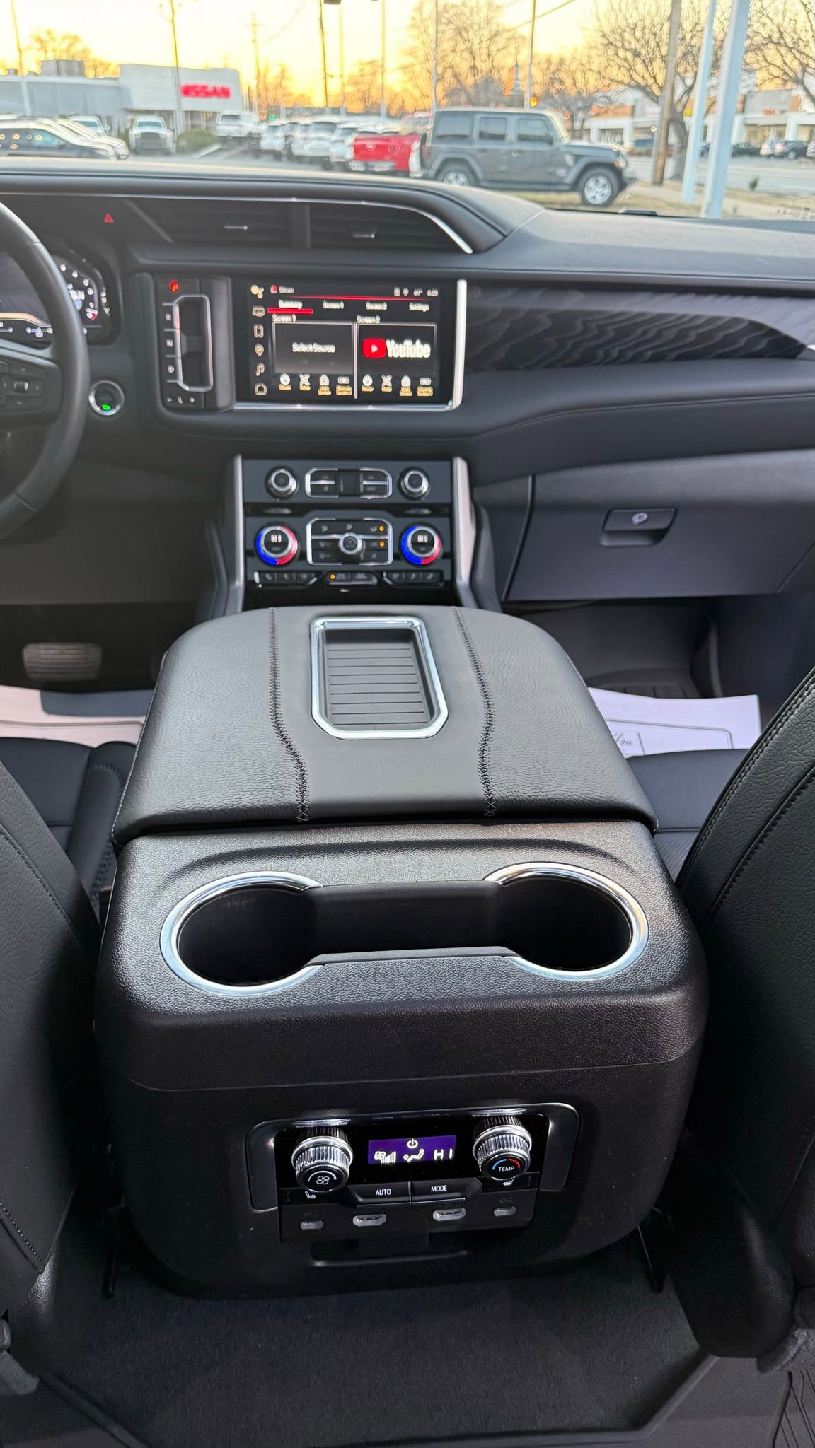 Used 2024 GMC Yukon XL Denali w/ Advanced Technology Package image 39