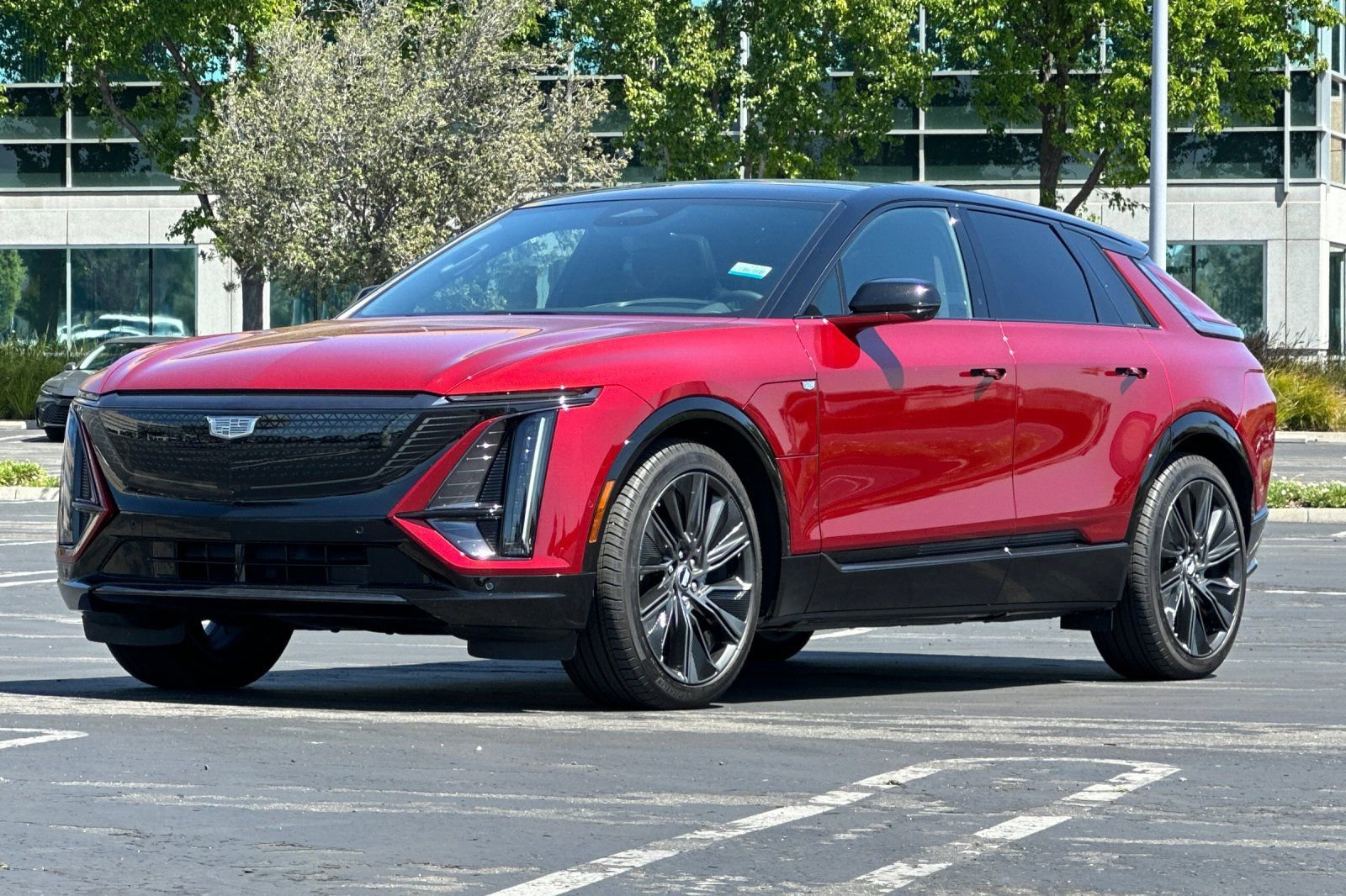 Certified 2026 Cadillac Lyriq Signature Sport w/ LPO, Floor Liner Package AWD/4WD image 8