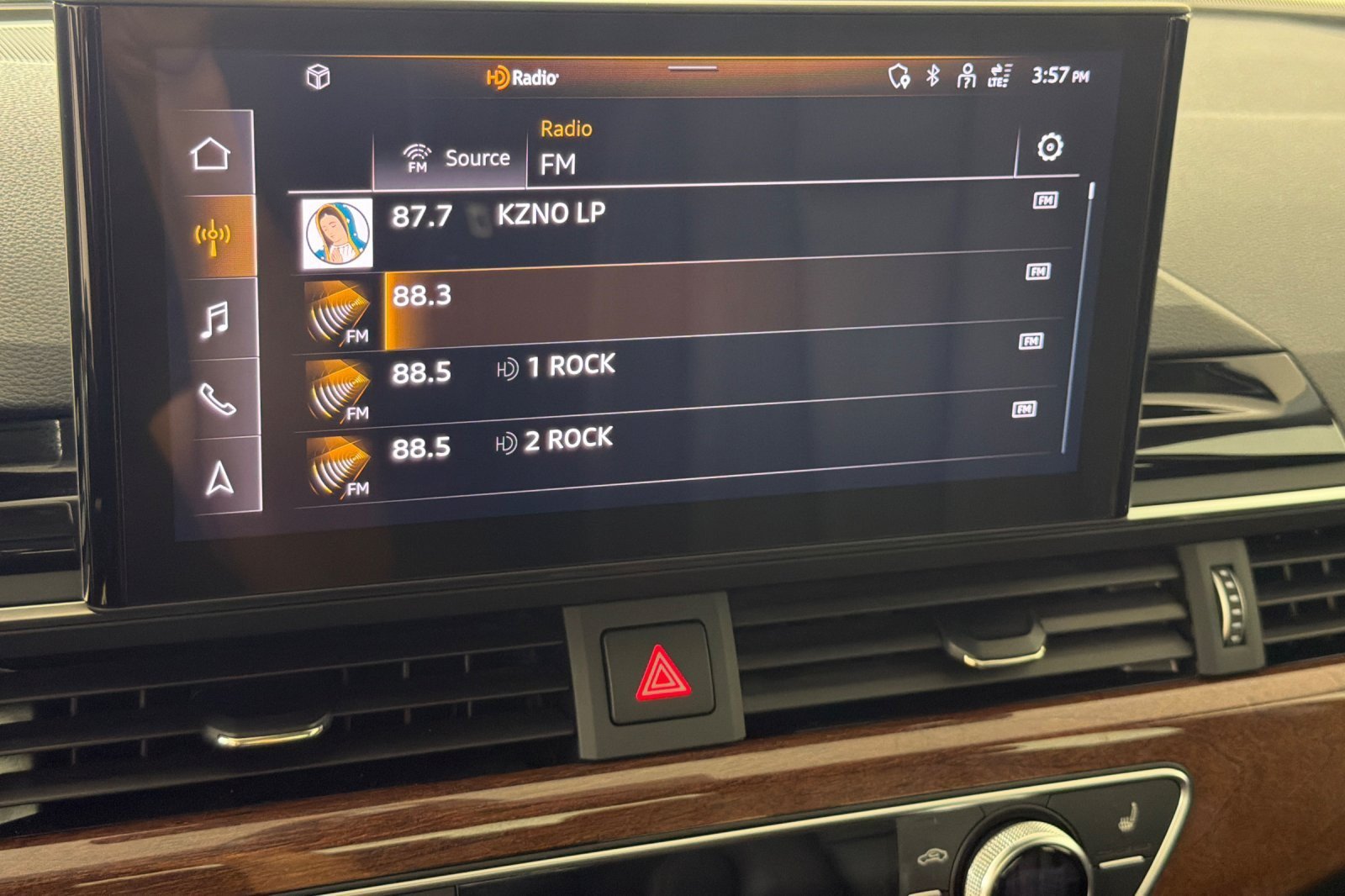 Used 2023 Audi A4 2.0T Premium w/ Convenience Package AWD/4WD image 16