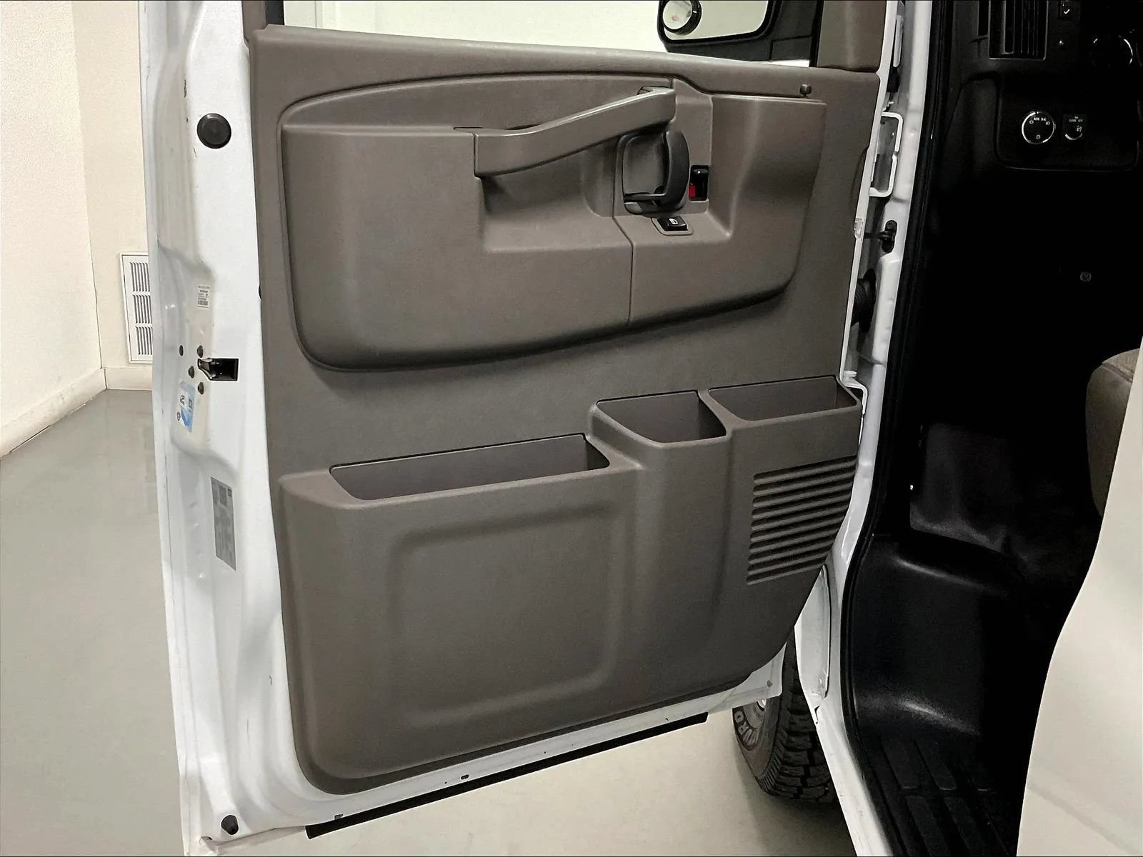 Used 2021 Chevrolet Express 2500 w/ Driver Convenience Package RWD image 14