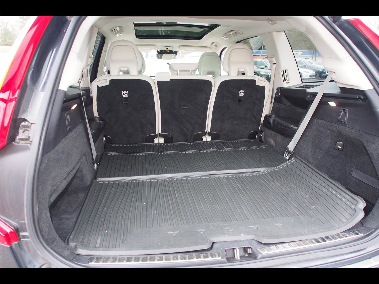 Used 2021 Volvo XC90 T5 Momentum w/ Climate Package image 16