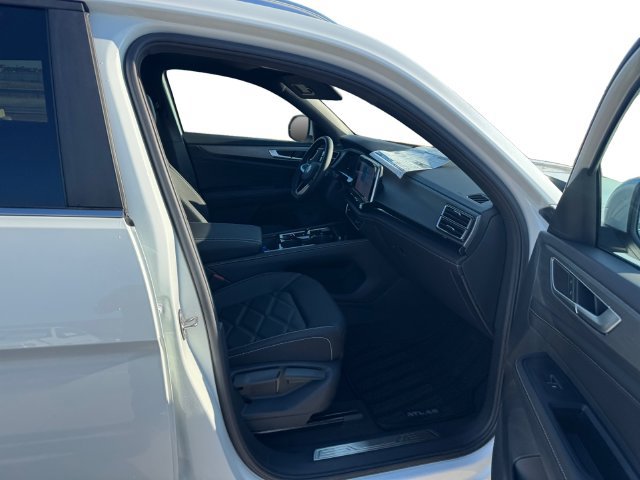 New 2026 Volkswagen Atlas Cross Sport SE FWD image 13