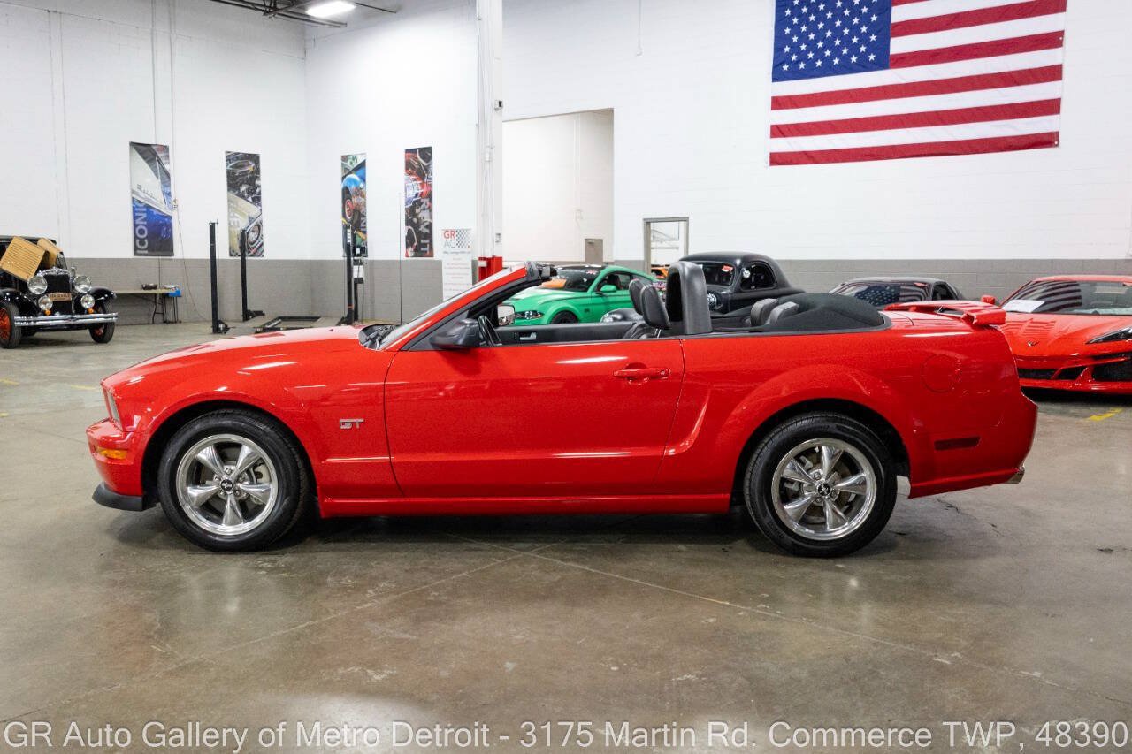 Used 2005 Ford Mustang GT Premium RWD image 4