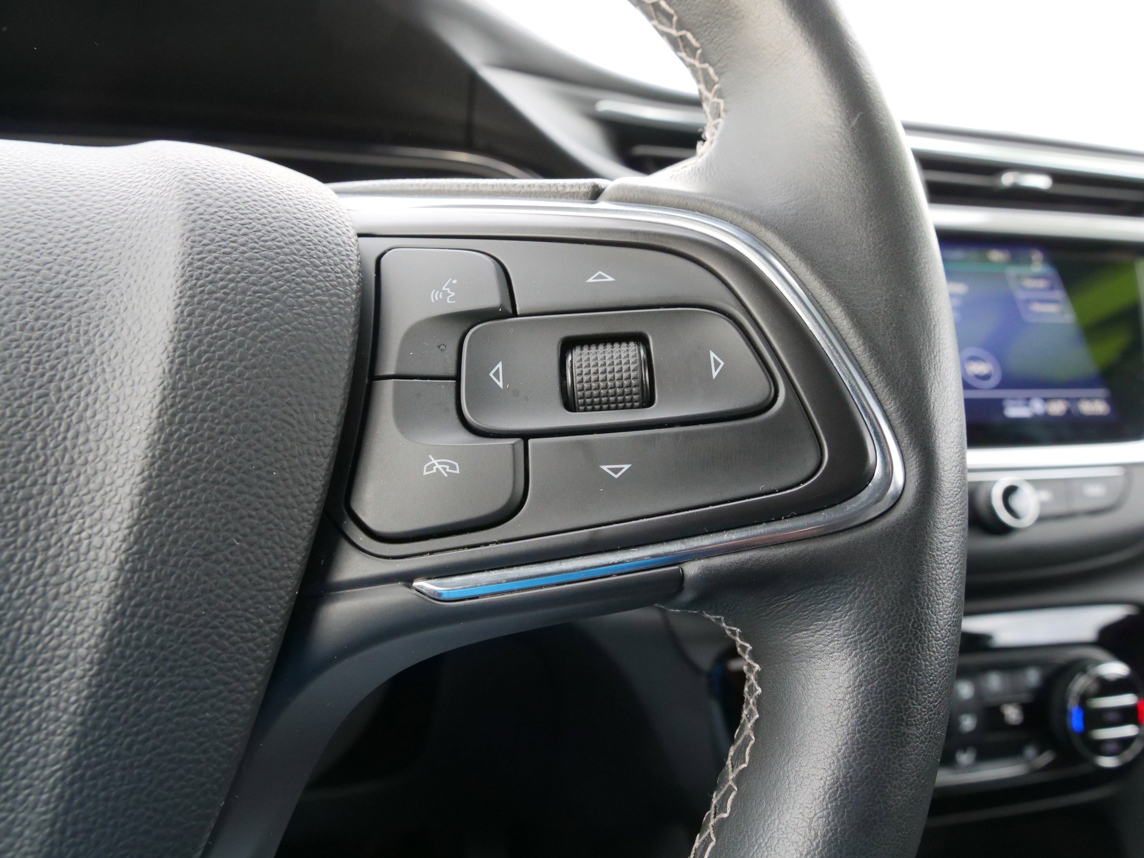 Used 2023 Buick Encore GX Essence w/ Experience Buick Package image 23