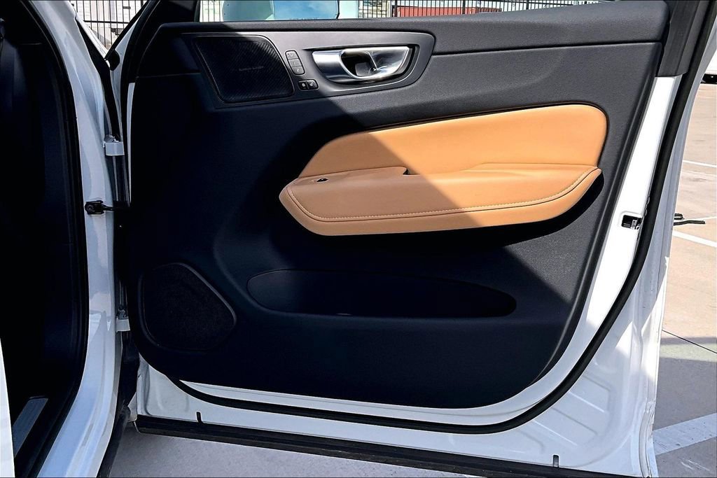 Used 2023 Volvo XC60 B5 Ultimate w/ Climate Package image 25