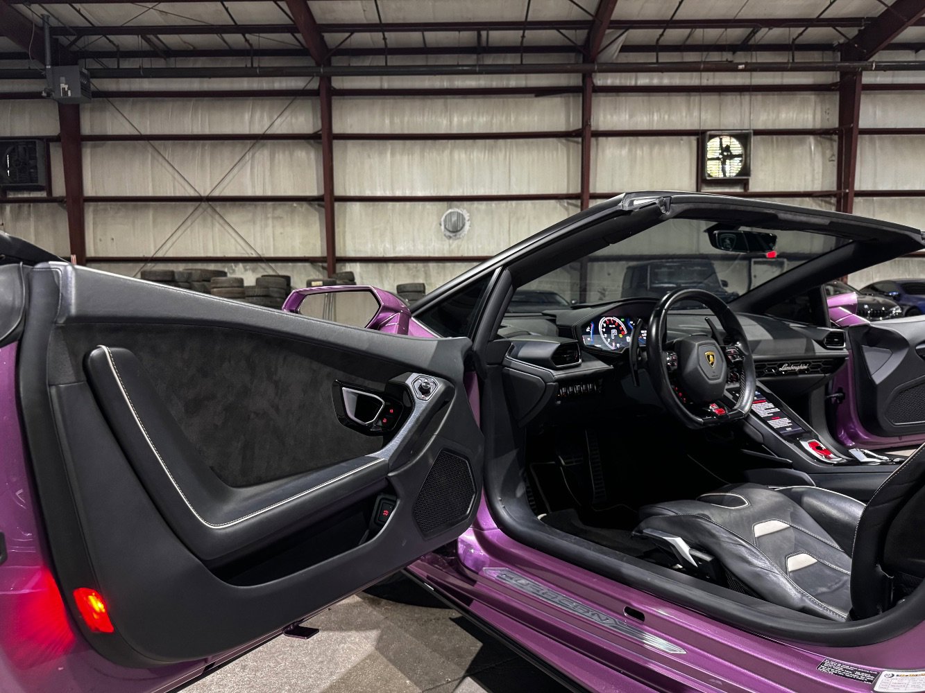 Used 2022 Lamborghini Huracan EVO image 25