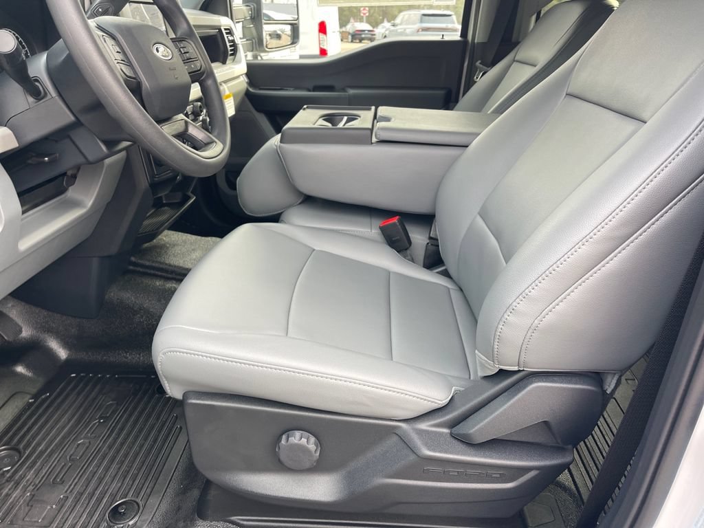 New 2026 Ford F450 XL w/ XL Chrome Package RWD image 8