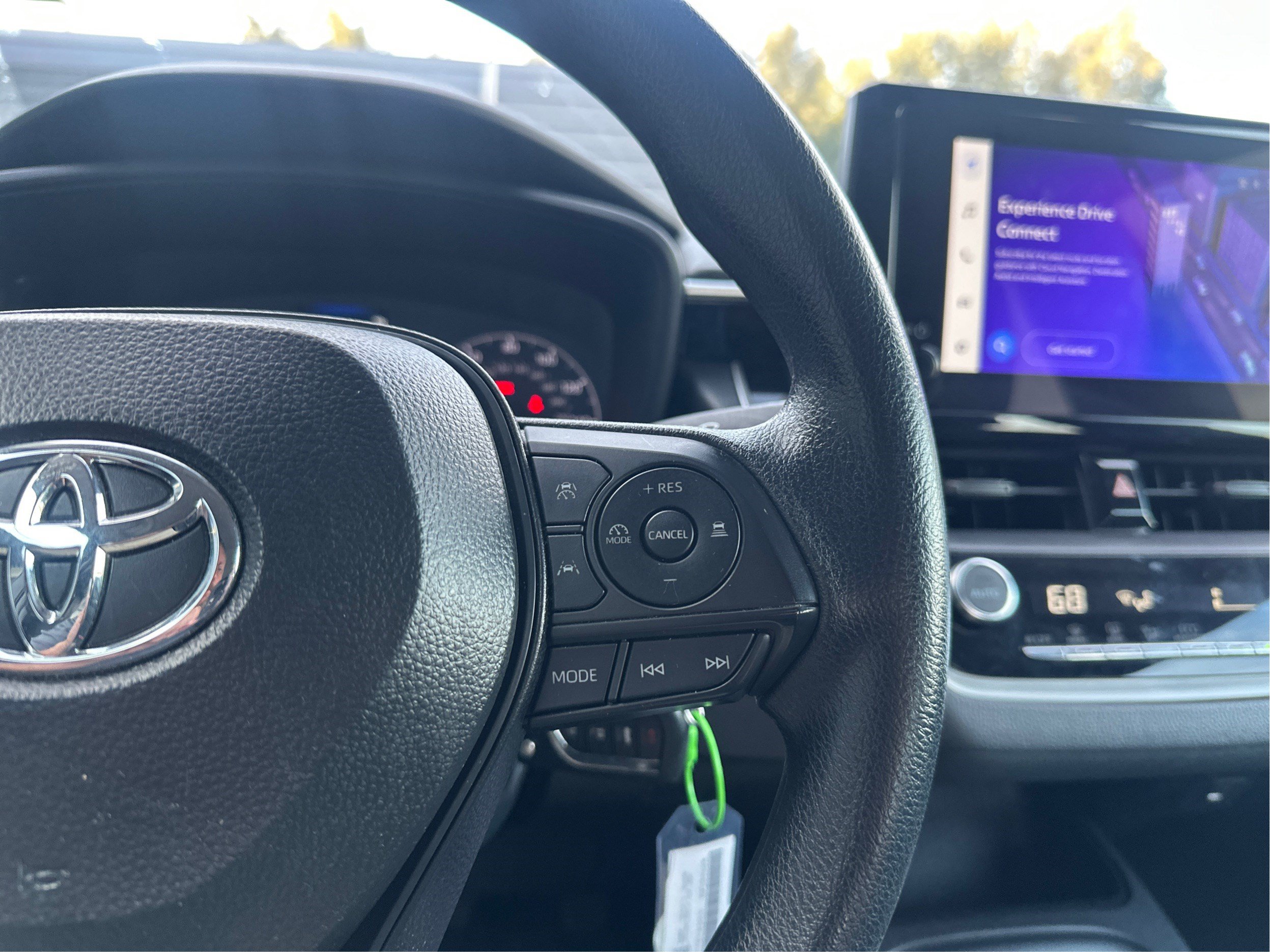 Used 2025 Toyota Corolla LE FWD image 29