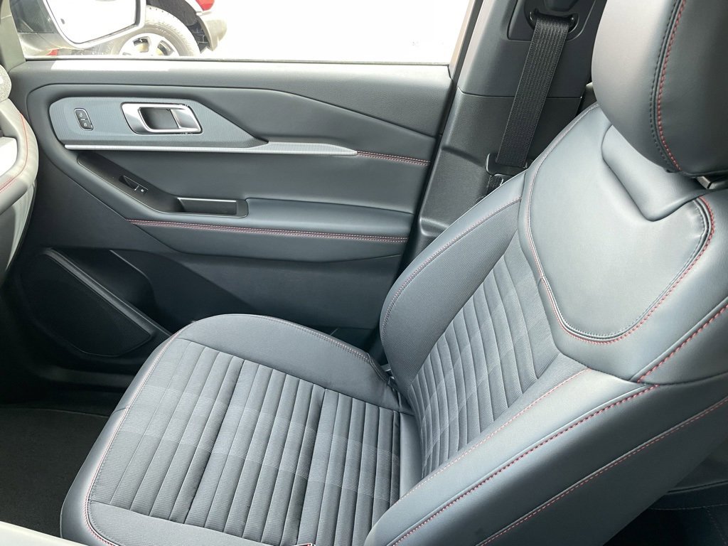 New 2026 Ford Explorer ST-Line w/ ST-Line Street Pack image 23
