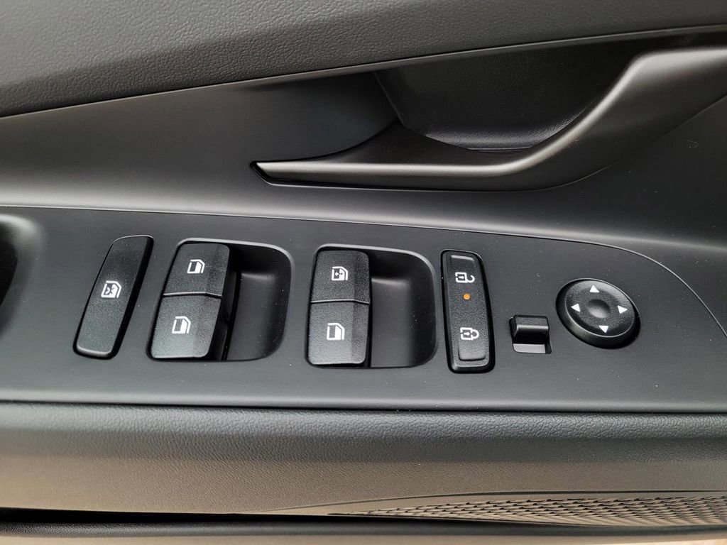 New 2025 Hyundai Elantra SEL FWD image 21