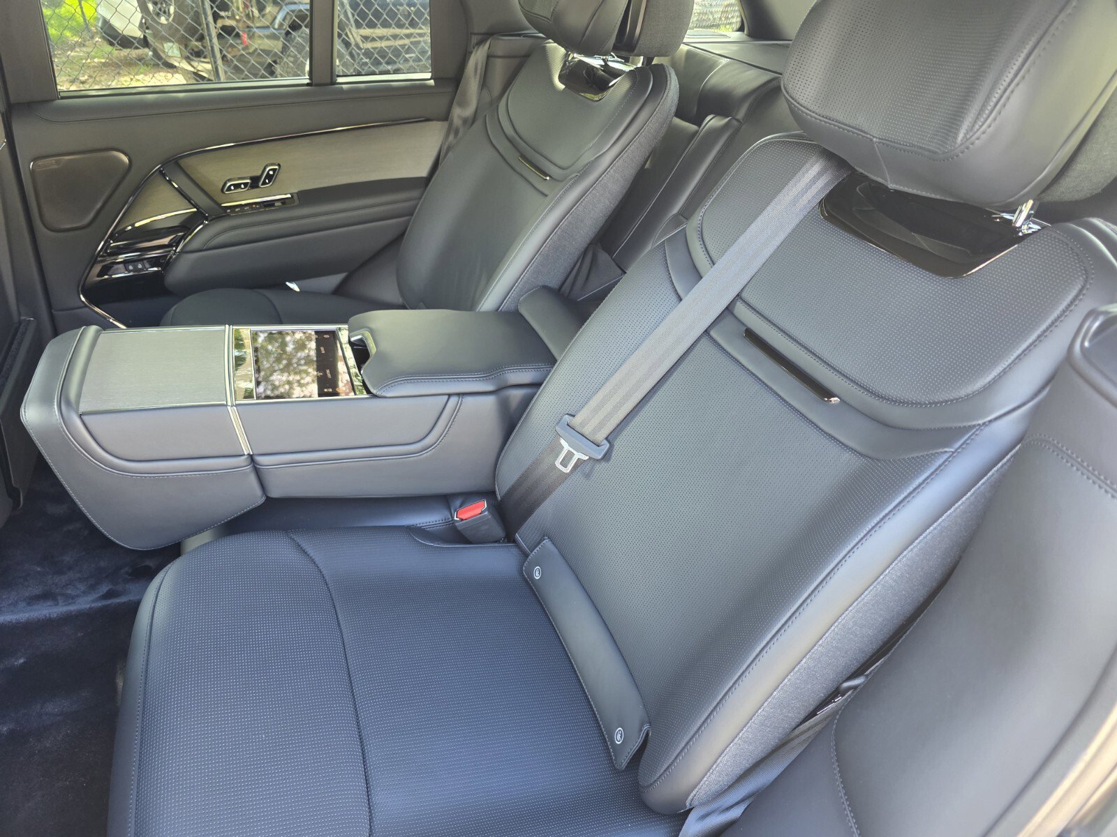 New 2026 Land Rover Range Rover SV AWD/4WD image 13