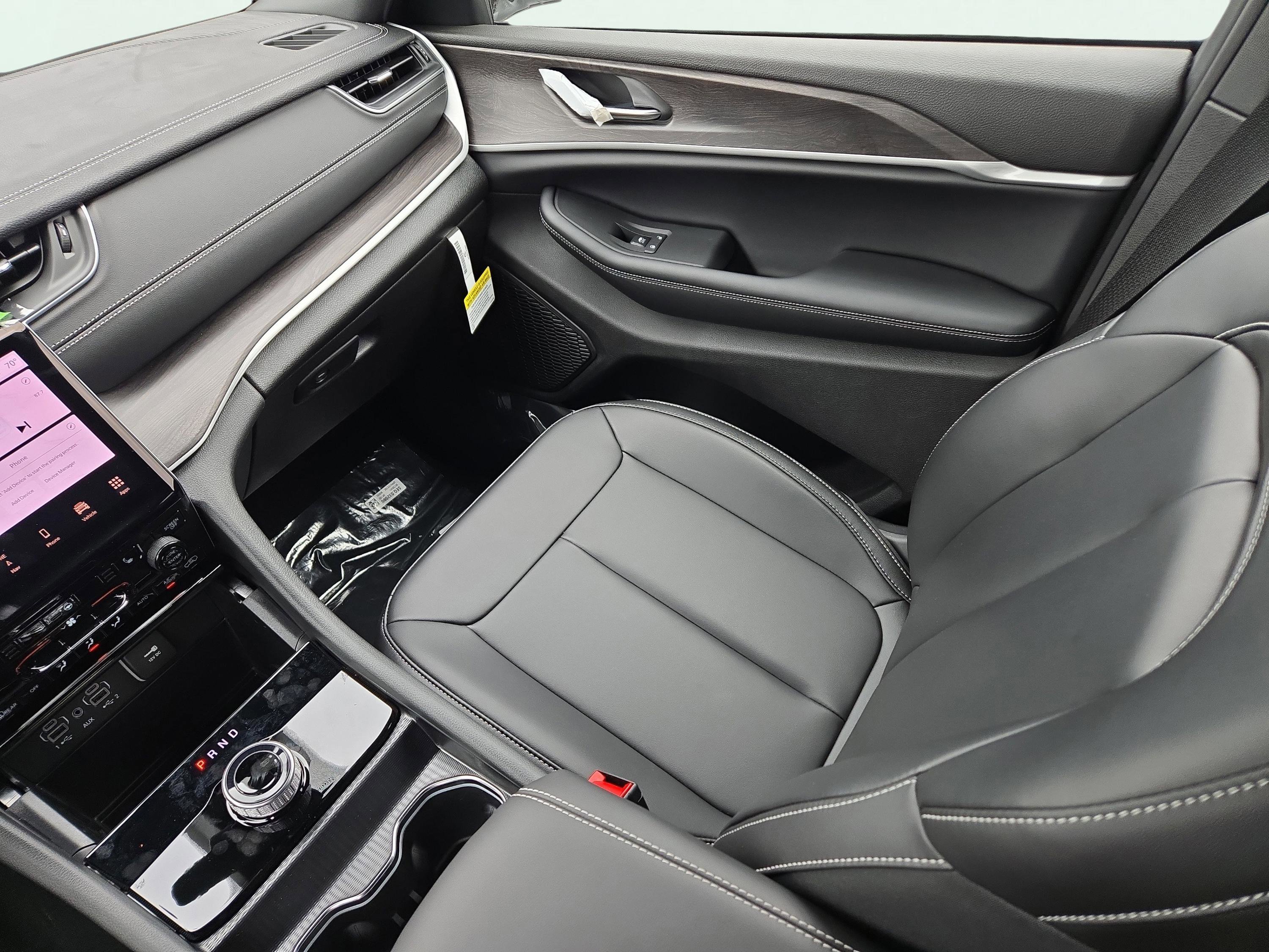 New 2025 Jeep Grand Cherokee L Limited w/ Black Appearance Package image 20