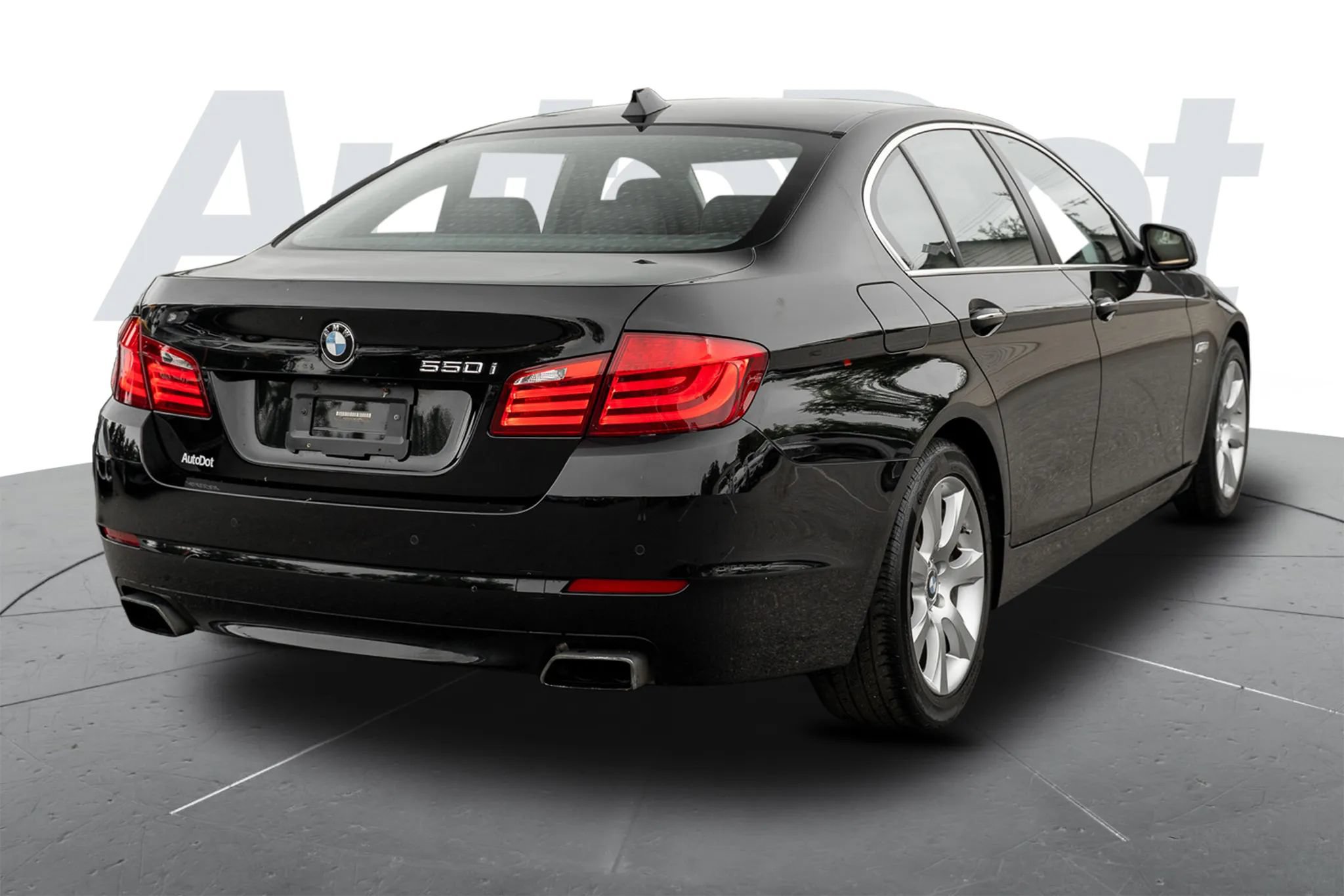 Used 2011 BMW 550i xDrive Sedan AWD/4WD image 3